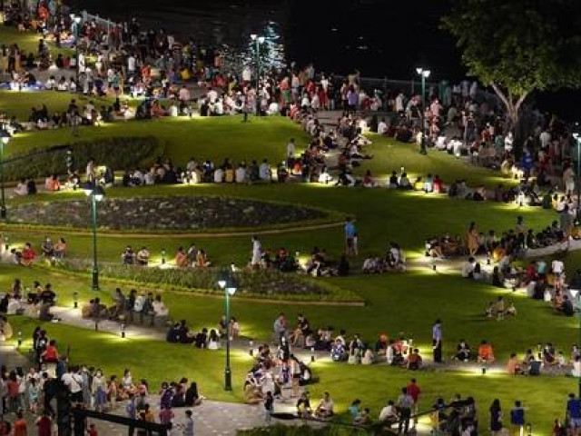 Tin tức trong ngày - TP HCM chuẩn bị "lột xác" hệ thống chiếu sáng, đường vào sân bay sẽ... lung linh!