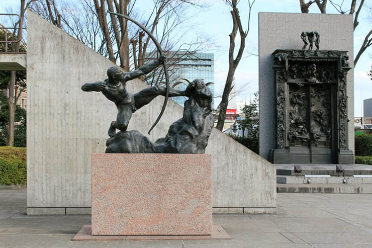 11. Bảo tàng Nghệ thuật Phương Tây Quốc gia

Nằm trong công viên Ueno và chỉ cách ga Ueno 3 phút đi bộ, Bảo tàng Nghệ thuật Phương Tây Quốc gia được xây dựng vào năm 1959 bởi kiến ​​trúc sư nổi tiếng người Thụy Sĩ Le Corbusier. Các cuộc triển lãm phần lớn là các tác phẩm của các nghệ sĩ quan trọng của Pháp.
