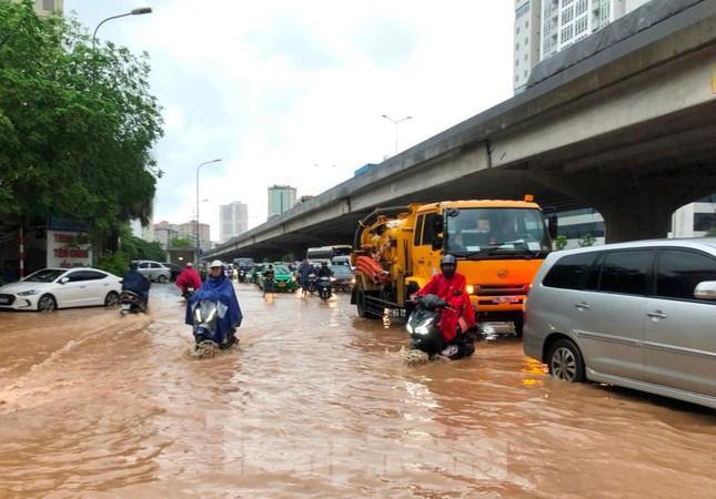 Mưa lớn, hạ tầng tốt như Mỹ, châu Âu cũng ‘không chịu được’? - 2