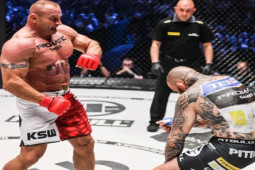 Thể thao - Lực sĩ khỏe nhất hành tinh đấm võ sĩ "xăm trổ hổ báo" bất tỉnh nhân sự