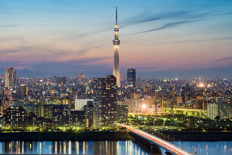 6. Tháp Tokyo Skytree

Tháp quan sát và thông tin liên lạc cao 634 mét này tọa lạc ở quận Sumida, Minato, là 1 trong những điểm thu hút khách du lịch nhất ở Tokyo nhờ tầm nhìn toàn cảnh đáng kinh ngạc.
