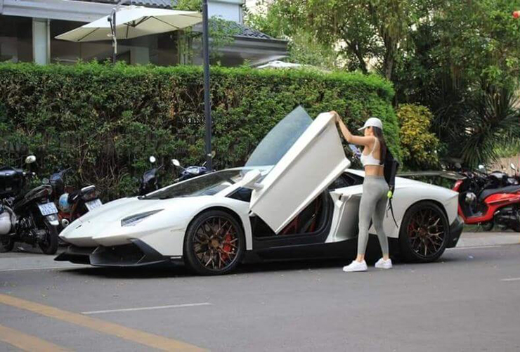 Lamborghini Aventador LP720-4 50th Anniversario về tay chủ mới tại Huế - 3