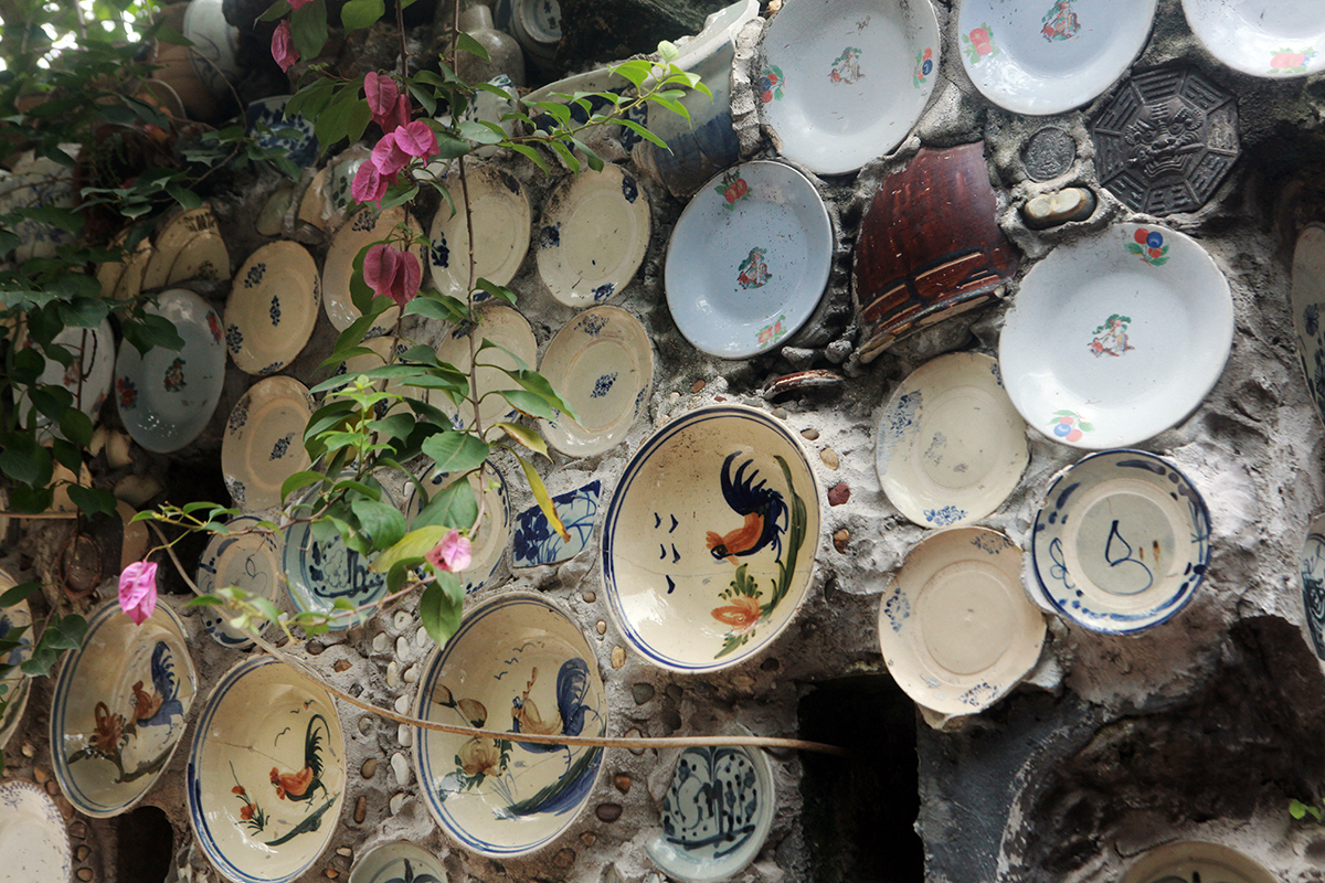 See the collection of thousands of bowls and plates mounted on the wall of a man in Vinh Phuc - 15