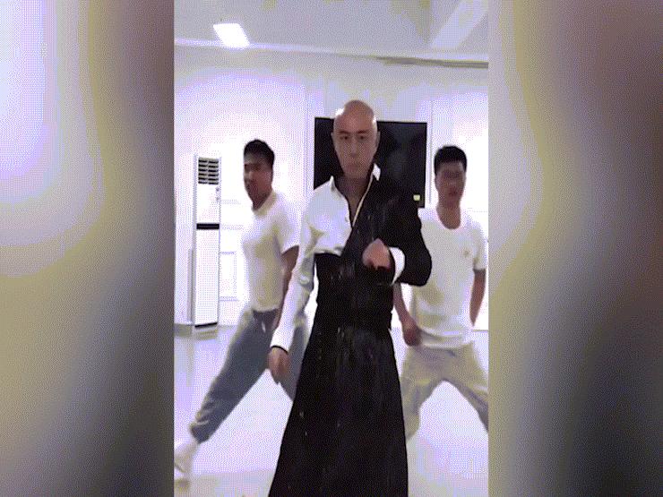 Phim - Lộ clip Trương Vệ Kiện U60 múa võ, hot thế nào mà hút triệu view?