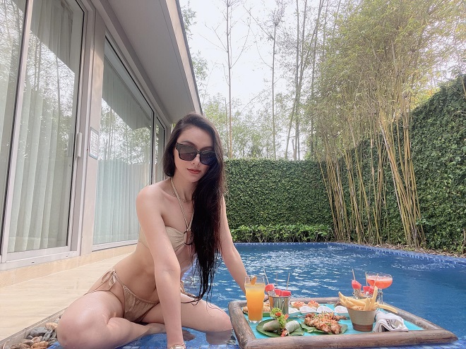 Minh Hà diện bikini khoe thân hình gợi cảm