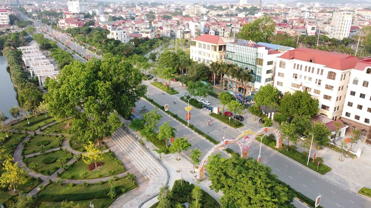 &nbsp;Vĩnh Phúc đang đặt mục tiêu phấn đấu sớm trở thành một trong những trung tâm công nghiệp sản xuất ô tô, xe máy, công nghiệp phụ trợ của vùng và cả nước.
