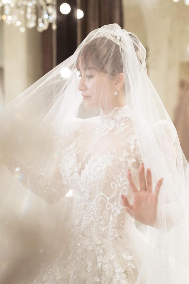 Khanh Thi goes to try on wedding dresses, happy day has come?  - 2