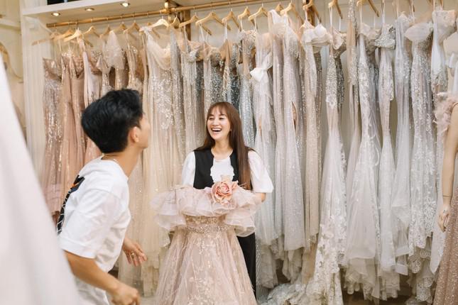 Khanh Thi goes to try on wedding dresses, happy day has come?  - 4