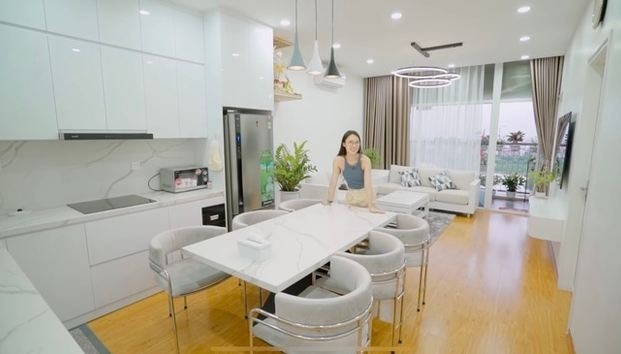 MC giàu có trẻ nhất Đường lên đỉnh Olympia bất ngờ khoe căn hộ tông trắng bóng loáng rộng 100m2 - 10