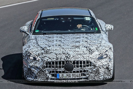 Mercedes-AMG GT thế hệ mới chạy thử nghiệm trên phố