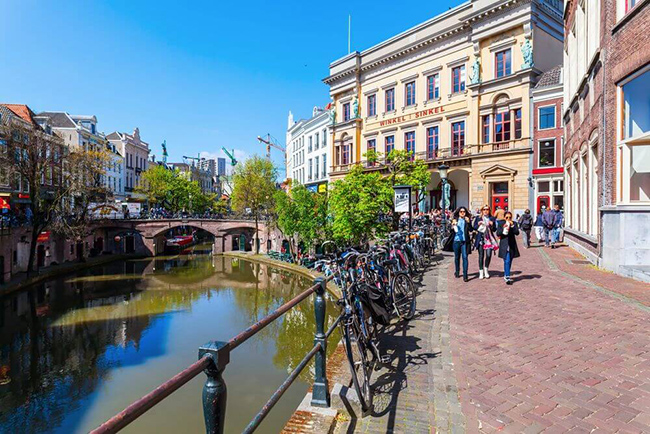 Utrecht, Hà Lan: Mất khoảng 30 phút để đi từ Amsterdam đến Utrecht, thành phố lớn thứ 4 của Hà Lan. Là một viên ngọc quý còn hoang sơ. 

