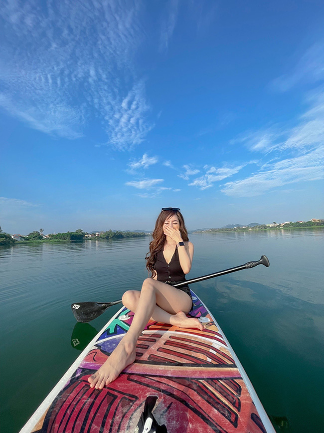 Traveling to Hue alone, the Ha Thanh girl still has a set of photos "thousand likes"  - first