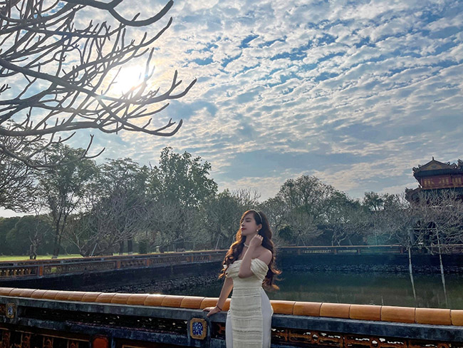 Traveling to Hue alone, the Ha Thanh girl still has a set of photos "thousand likes"  - 16