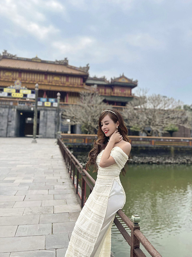 Traveling to Hue alone, the Ha Thanh girl still has a set of photos "thousand likes"  - 17