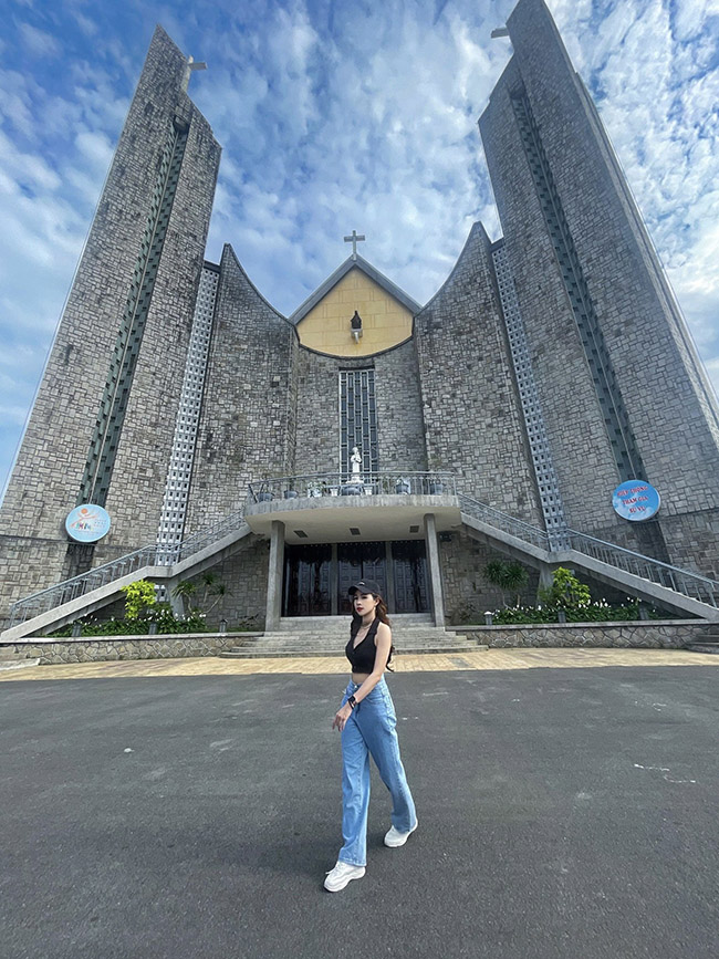 Traveling to Hue alone, the Ha Thanh girl still has a set of photos "thousand likes"  - 4