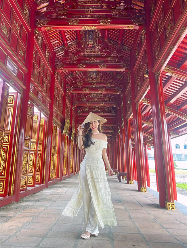 Traveling to Hue alone, the Ha Thanh girl still has a set of photos "thousand likes"  - 7