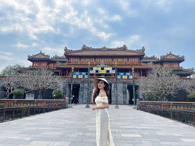 Traveling to Hue alone, the Ha Thanh girl still has a set of photos "thousand likes"  - 8