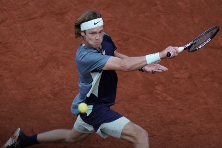 Roland Garros day 9: Sinner injury, Rublev "benefit"  win tickets to the quarterfinals - 1