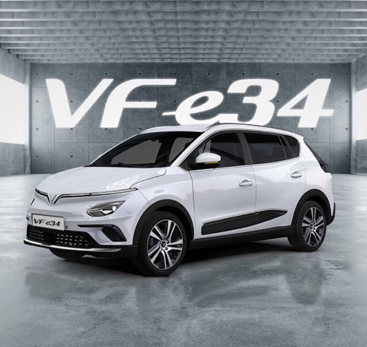 Hiện nay, Vinfast VF e34 là mẫu xe điện đầu tiên mà VinFast mở bán tại thị trường Việt Nam với mức giá niêm yết là 690 triệu đồng cho xe không kèm pin.

