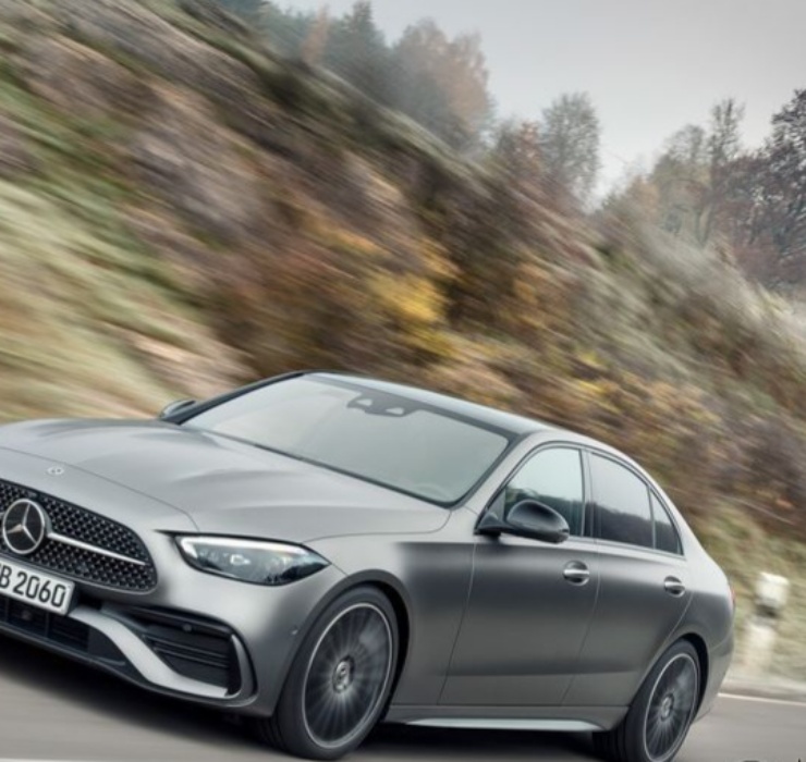 So sánh với kích thước của những mẫu xe đời trước, C 300 AMG First Edition 2022 được thiết kế rộng rãi hơn với chiều dài được tăng thêm 65mm và chiều rộng được tăng thêm 10mm.&nbsp;
