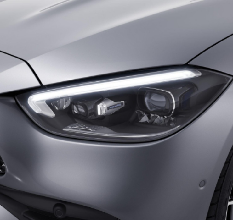 Đây là 1 trong những mẫu siêu xe cao cấp được ưa chuộng tại thị trường Việt. Mercedes-Benz C 300 đang được phân phối ở Việt Nam với 2 phiên bản là C 300 AMG và C 300 AMG First Edition (giới hạn).
