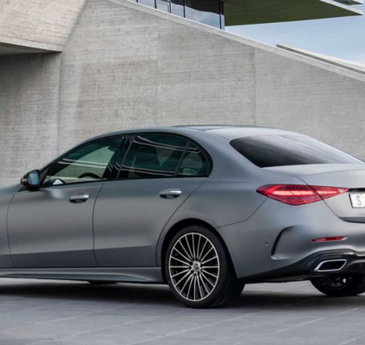 Mercedes C 300 AMG First Edition sau khi được trang bị công nghệ chiếu sáng Digital Light kết hợp Ultra Range có thể chiếu sáng đoạn đường lên tới 650m.
