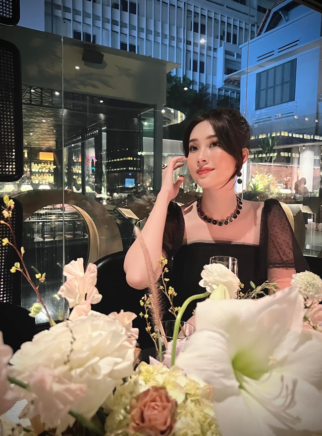 Đặng Thu Thảo là Hoa hậu duy nhất trong lịch sử Việt Nam được fan tặng cho danh xưng "thần tiên tỷ tỷ" nhờ vẻ đẹp mỏng manh, trong sáng, thuần khiết. Năm 2019, mỹ nhân quê Bạc Liêu được vinh danh trong TOP 100 mỹ nhân Châu Á.
