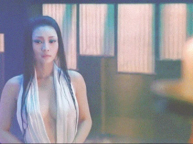 Phim - "Thần tiên tỷ tỷ" có bị "lu mờ" trước siêu vòng 1 là chủ quán rượu xinh như mộng?