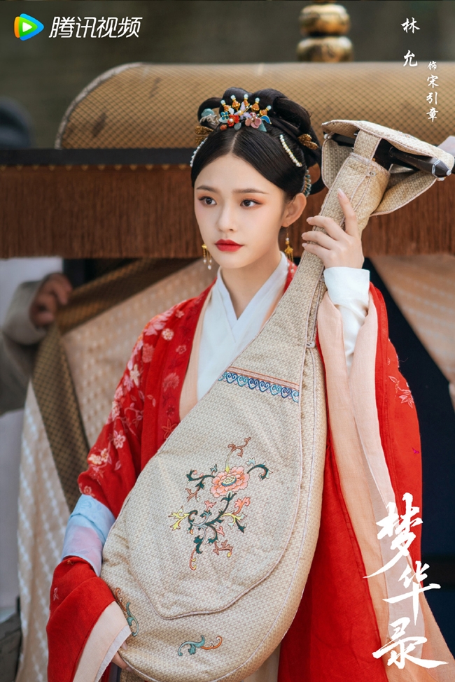 Ngoài Tôn Tam Nương, nhân vật Tống Dẫn Chương do Lâm Duẫn đảm nhận cũng gây tò mò với người xem. Tống Dẫn Chương bị lừa cưới, đánh đập nhưng may mắn được Triệu Phán Nhi cứu giúp.
