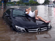 Thị trường - Tiêu dùng - Xe Mercedes &quot;lội nước&quot; gây sốt MXH xịn cỡ nào