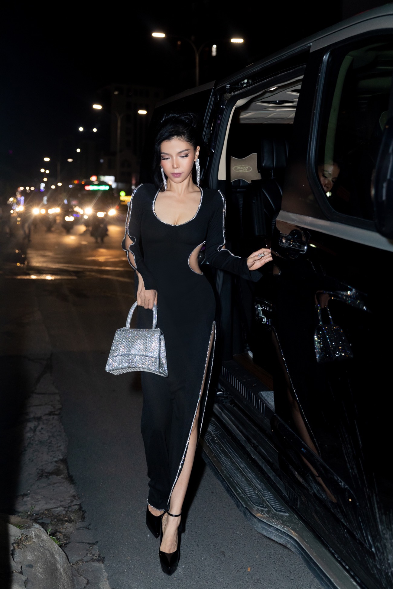 CEO Loan Trần khoe phong cách đẳng cấp trên thảm đỏ thời trang quốc tế Việt Nam 2022 - 3