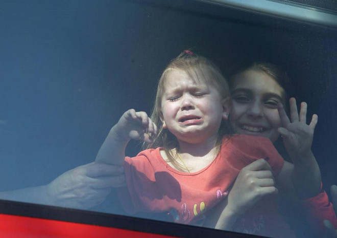 Ngày 21/2, cư dân Donetsk và Luhansk ở miền đông Ukraine tiếp tục di tản đến Rostov Oblast, Nga.