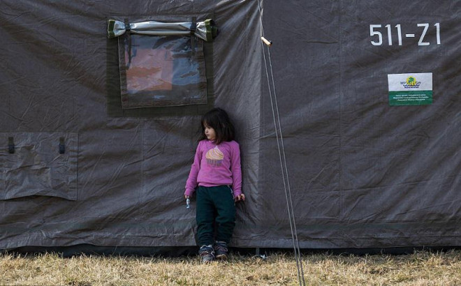 Những người sơ tán từ Ukraine đã đến Ba Lan và xin tị nạn trong một trạm cứu hộ ở thành phố Przemysl, ngày 1/3.