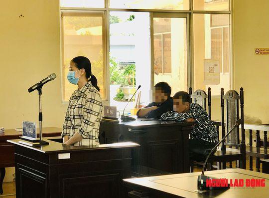 Bị cáo Trịnh Thị Mỹ Phượng tại tòa