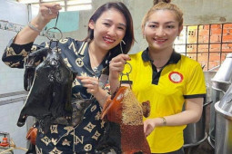 Kinh doanh - Từ bỏ công việc lương nghìn đô, 8X về làm “vịt quay bóng đêm”, bán cả trăm con/ngày