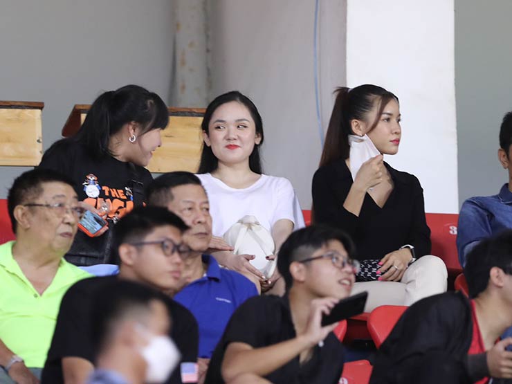 Bóng đá - Công Phượng, Văn Lâm được "WAG" xinh đẹp đến cổ vũ đấu Afghanistan