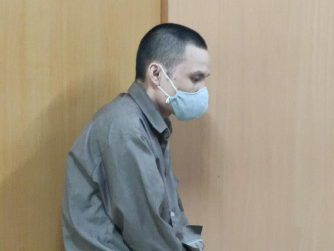Bị cáo Lê Phi Hùng trong lúc chờ xét xử.