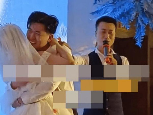Bạn trẻ - Cuộc sống - Chú rể ôm chặt cô dâu không rời khiến quan khách bối rối, người dẫn chương tình phải ra tay giải quyết