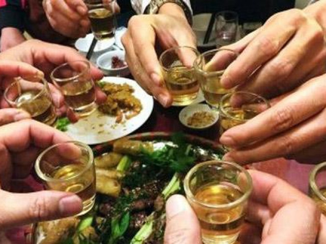 Sức khỏe đời sống - Vỡ thực quản sau cuộc nhậu "tới bến"