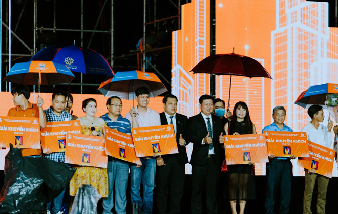 Quà tặng hàng chục tỷ đồng đã tìm được chủ nhân trong sự kiện tri ân khách hàng Century City - 3