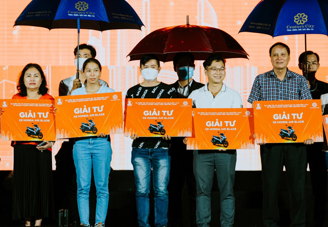 Quà tặng hàng chục tỷ đồng đã tìm được chủ nhân trong sự kiện tri ân khách hàng Century City - 4