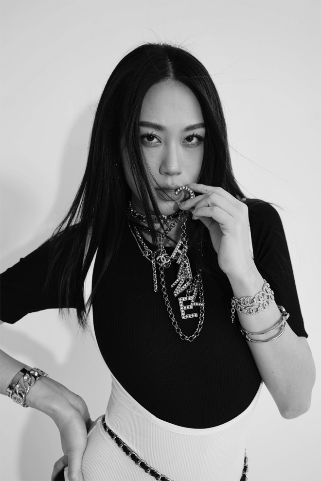 Vũ Diệu Thuý gây ấn tượng bởi loạt clip đu trend biến hình mới trên Tiktok - 1