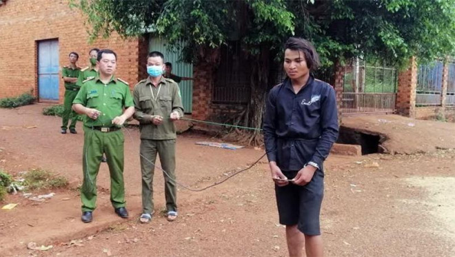 Cơ quan công an thực nghiệm hiện trường vụ án.
