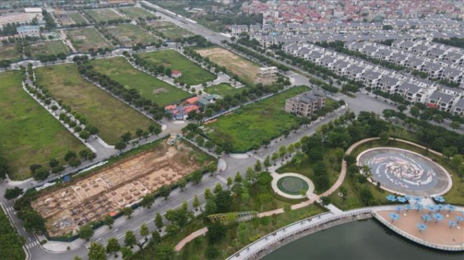 Tháng 6.2021, Văn phòng Chính phủ có văn bản đề nghị Bộ Tài nguyên Môi trường, Bộ Tài chính, Bộ Xây dựng cho ý kiến về nội dung báo cáo của UBND TP Hà Nội về việc rà soát, làm rõ nội dung công dân tố cáo vi phạm đất đai, xây dựng, thực hiện dự án trên địa bàn phường Dương Nội (Hà Đông, Hà Nội). Trong số đó, có dự án Khu đô thị mới Dương Nội của Công ty cổ phần Tập đoàn Nam Cường