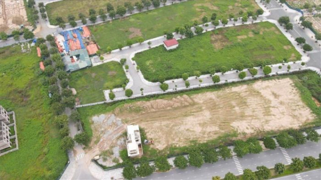 Cũng tại dự án này, Bộ Tài nguyên và Môi trường, Bộ Xây dựng đề nghị làm rõ việc xây dựng các trạm biến áp tại các ô đất theo quy hoạch là đất cây xanh và đất trường mẫu giáo có phù hợp với quy hoạch chi tiết xây dựng tỉ lệ 1/500 Khu đô thị mới Dương Nội đã được phê duyệt không