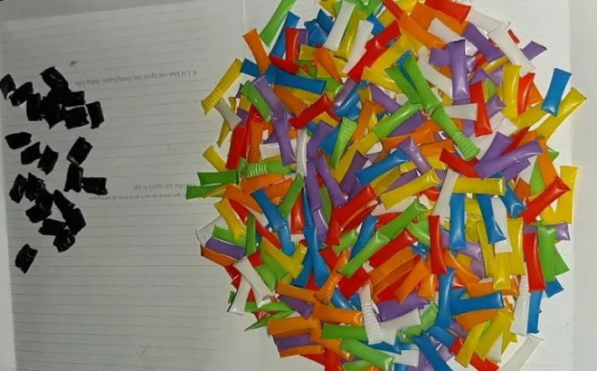 Sự thật về hàng trăm ống nhựa trên mái tôn 1 căn nhà ở Quảng Bình - 2