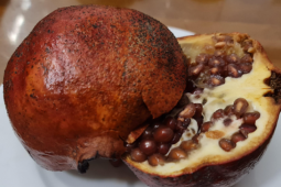 Sức khỏe đời sống - Công dụng bất ngờ của hạt lựu