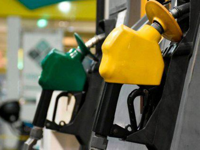 Thị trường - Tiêu dùng - Malaysia có kế hoạch bán cho Việt Nam 300.000 lít xăng giá hữu nghị