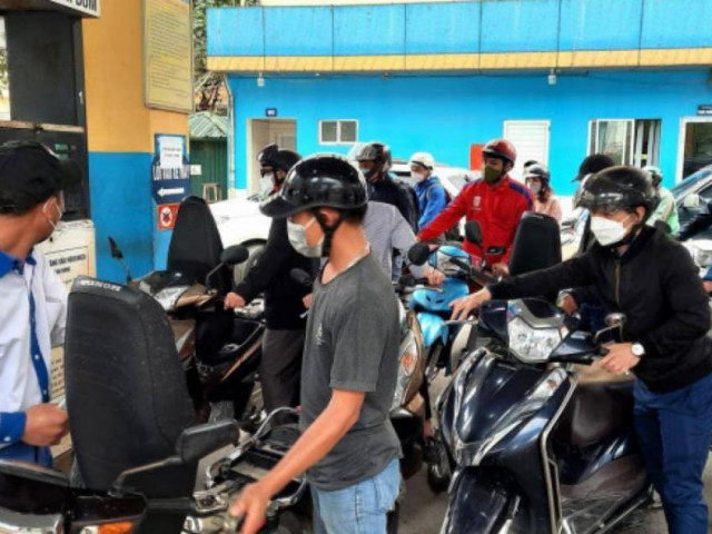 Thị trường - Tiêu dùng - Làm rõ tin "giá xăng 13.000 đồng, Malaysia muốn xuất khẩu sang Việt Nam"