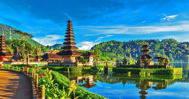 Với những ai đã từng đến Bali, một lần cảm nhận được văn hóa và vẻ đẹp của hòn đảo này, ắt hẳn sẽ nhớ mãi những trải nghiệm nơi đây và muốn quay lại nhiều lần. Dưới đây là những điểm nên ghé thăm khi bạn đến Bali lần đầu tiên. 
